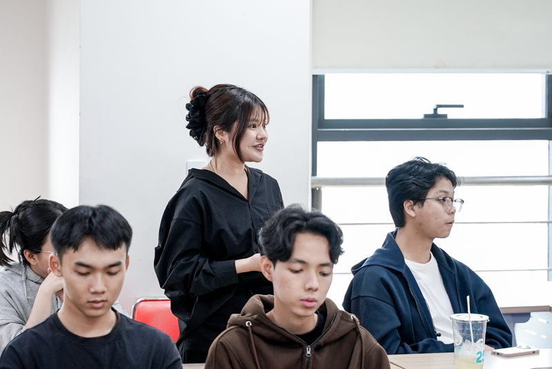 Sinh viên thảo luận